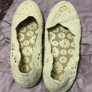 Faded Glory Cream Lace Women's Flats